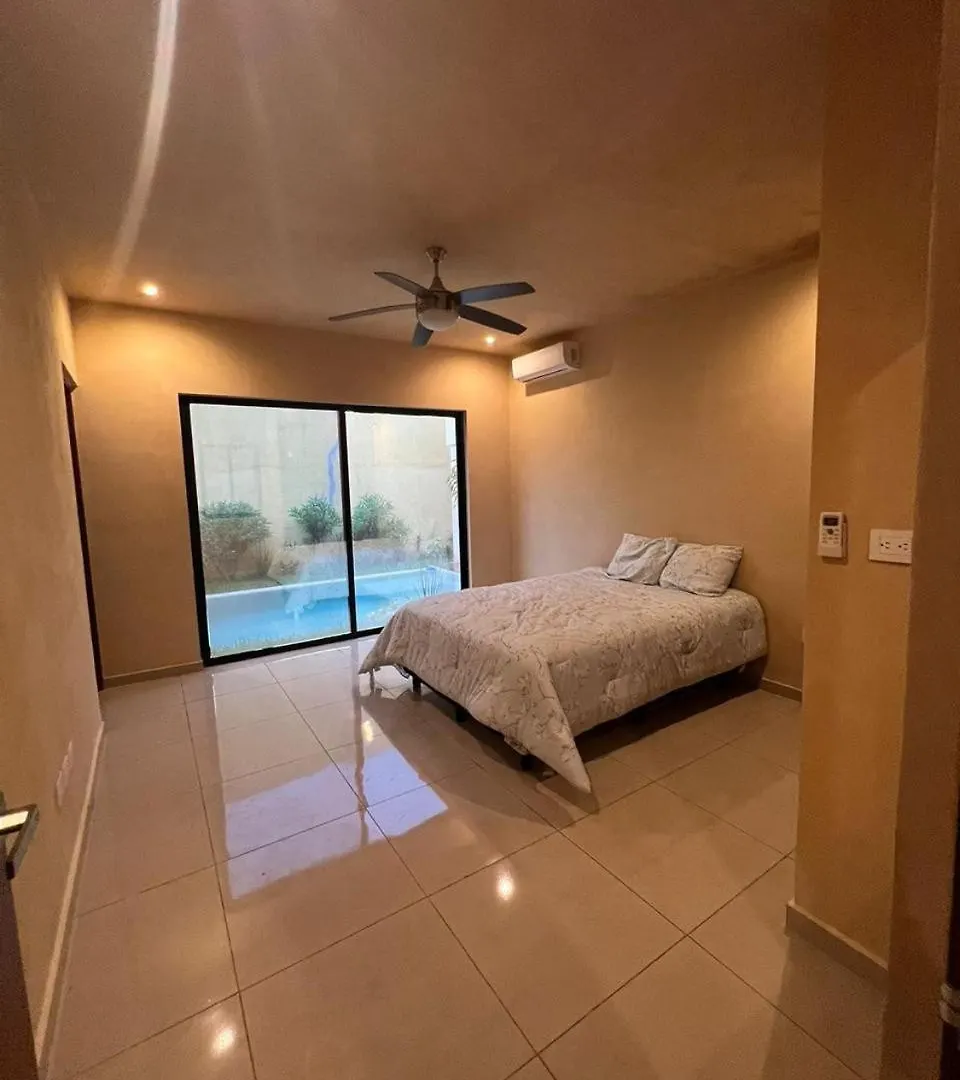 Casa De Una Planta Con Alberca Mérida
